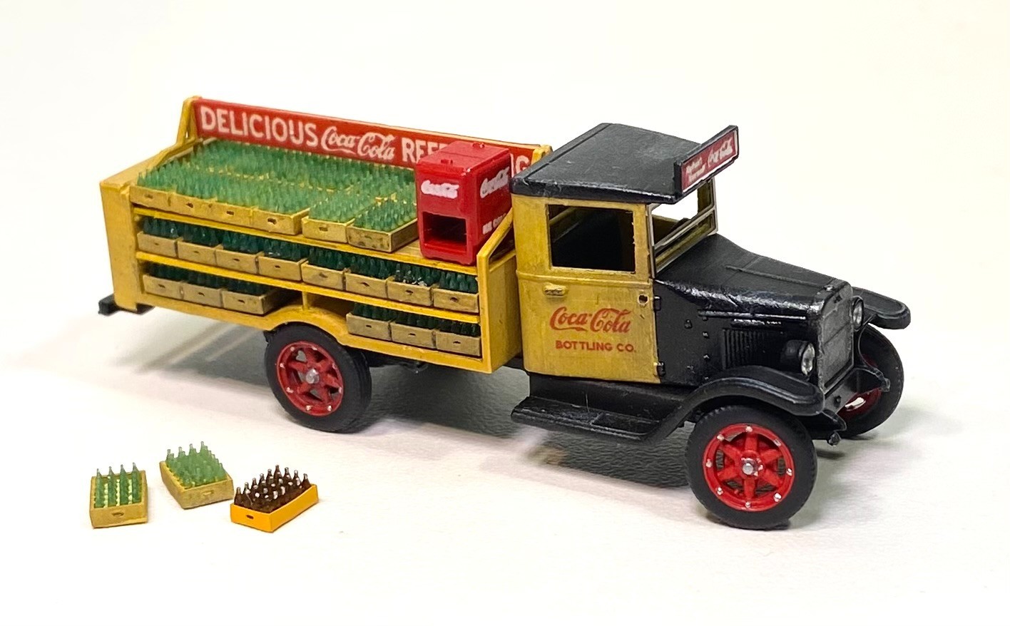 HO Scale 1929 International Sixspeed Bottle Truck Kit Showcase Miniatures (3027)