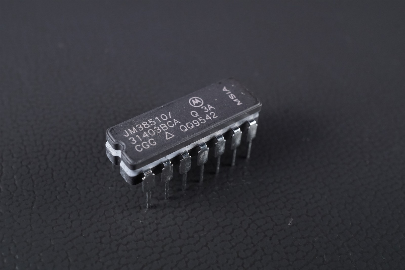 JM38510/31403BCA Motorola Single Monostable Multivibrator w/Clear 14Pin CDIP NOS