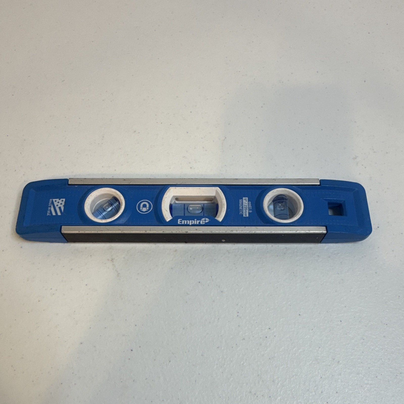 Empire EM81.9 Magnetic Torpedo Level 9in (229mm) 3 Vial MPN EM81.9