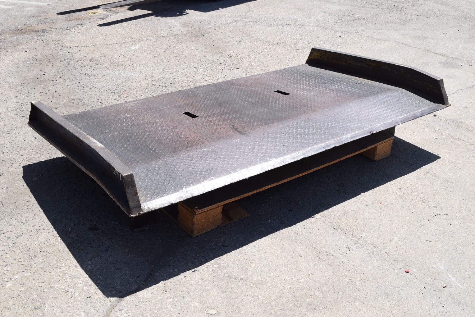 Truck Forklift Freight Dock plate 25,000 Lb Cap Steel 80"x 48" Warehouse + Curbs