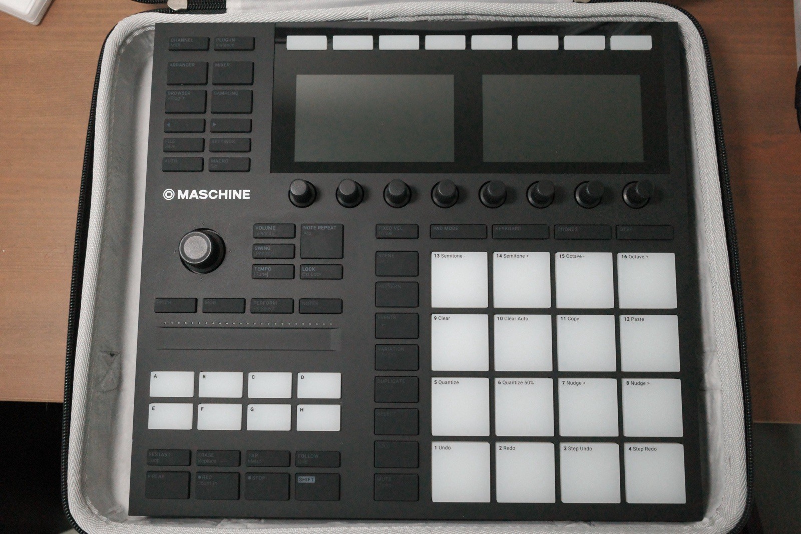 Native Instruments Maschine MK3 with Case