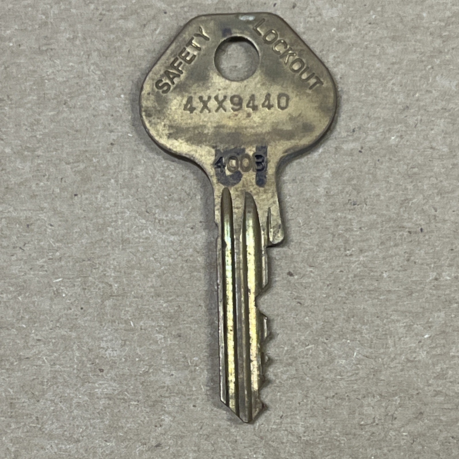 Master Lock Lockout Padlock Brass Key 4XX9440 400B