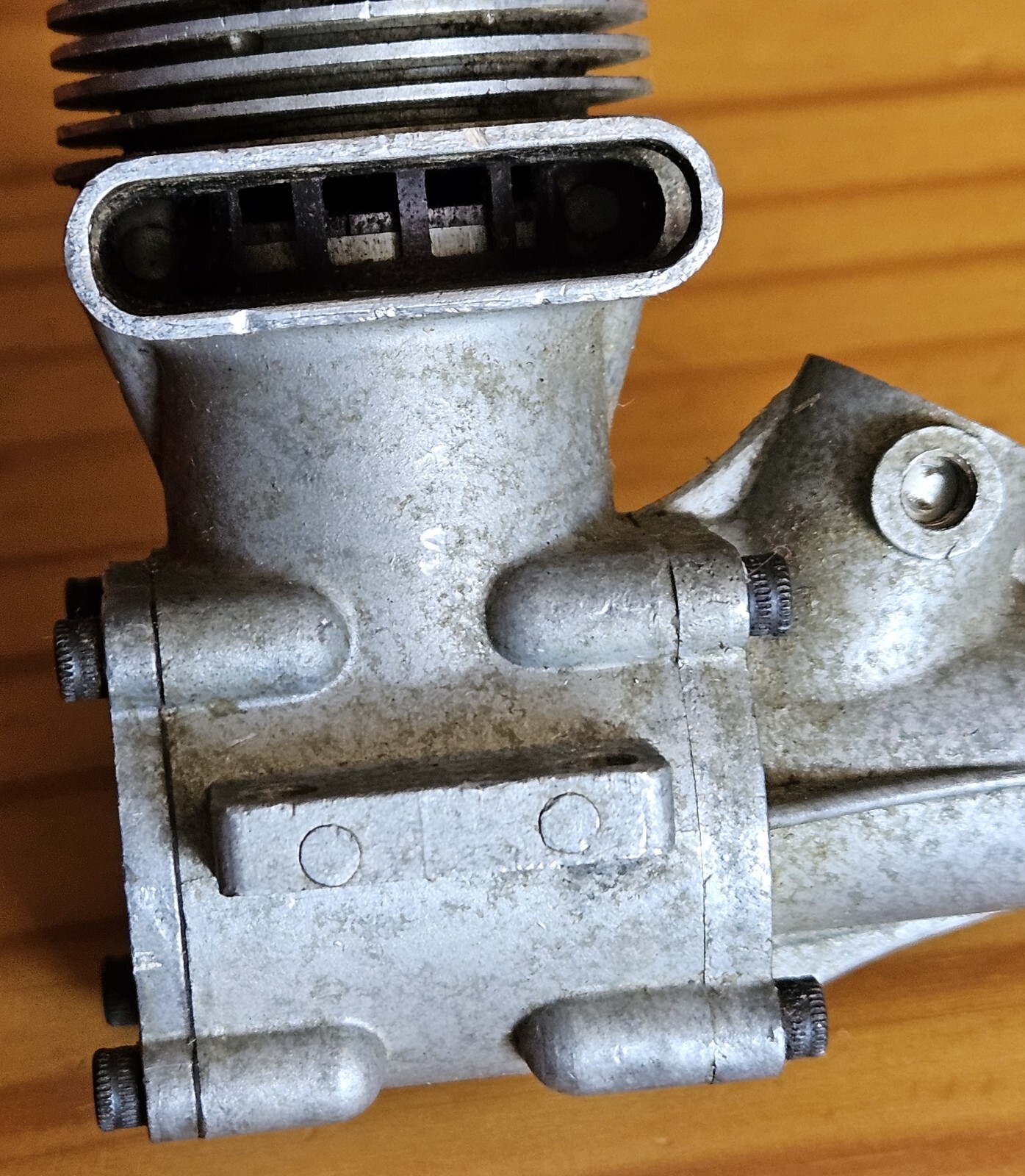 VINTAGE K&B 40 RC CL SEIZED ENGINE WITH BOX FROM ANOTHER MODEL AS IS GS18
