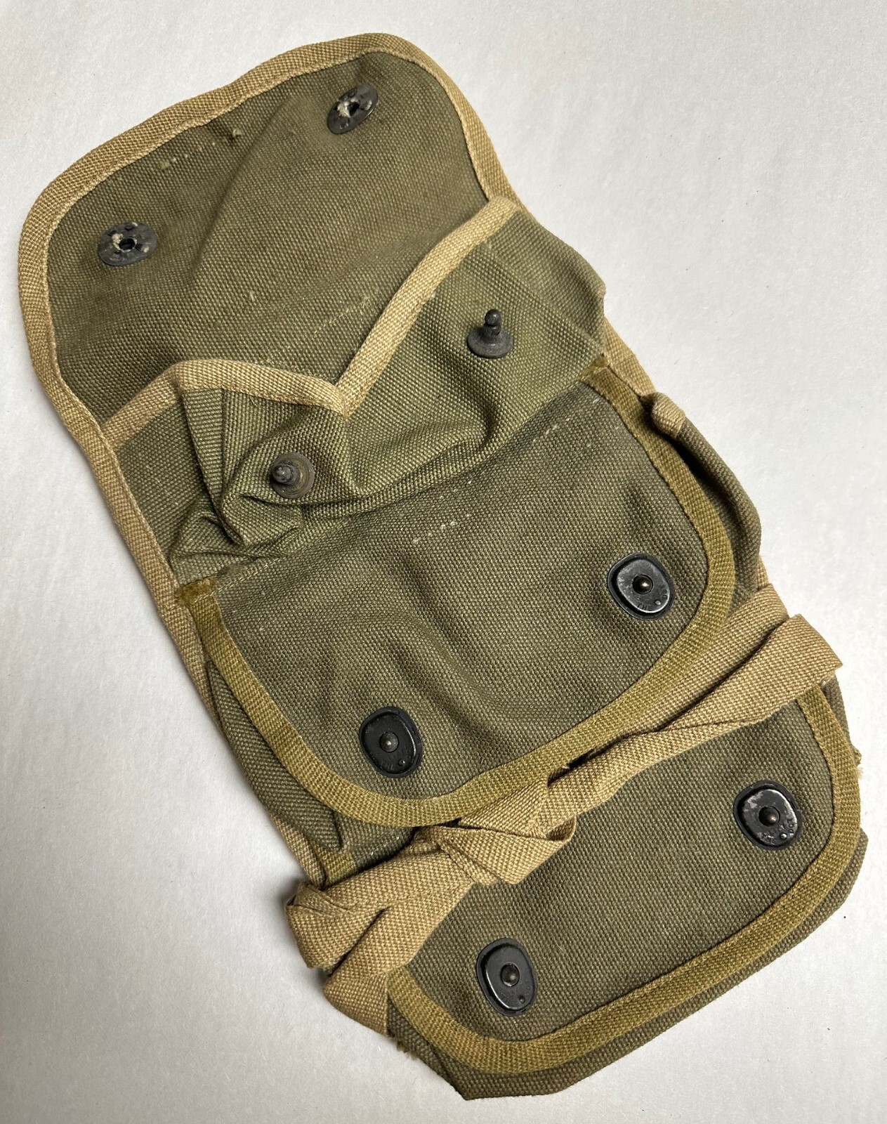 US GI 3 POCKET KHAKI POUCH UNMARKED.