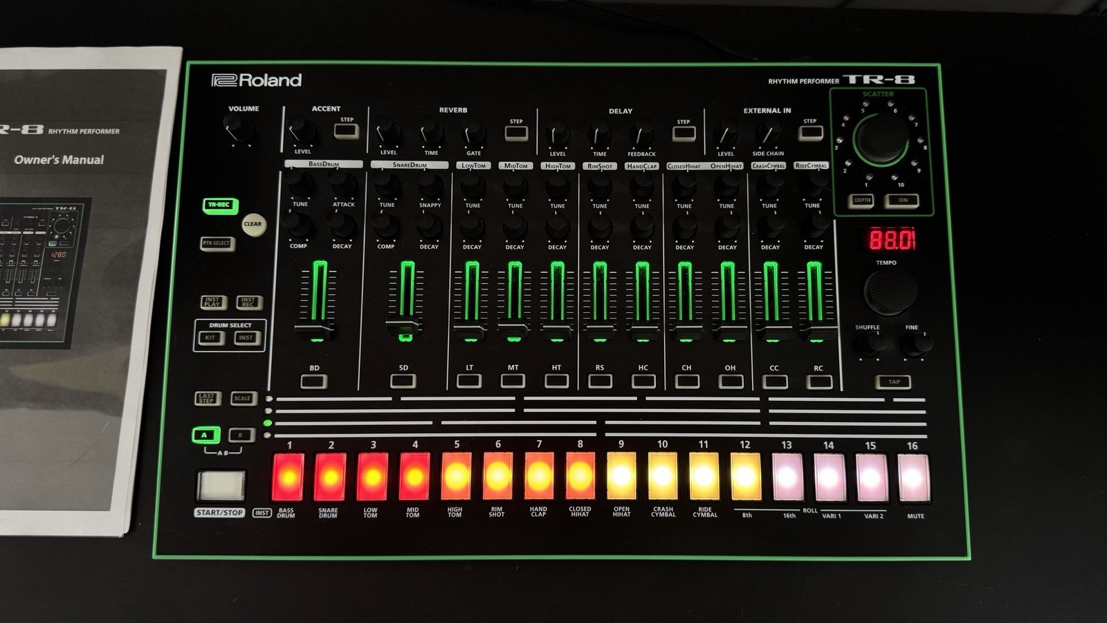 Roland TR-8 Sampler & Sequencer Drum Machine 16 Pads USB MIDI Built-in Effects