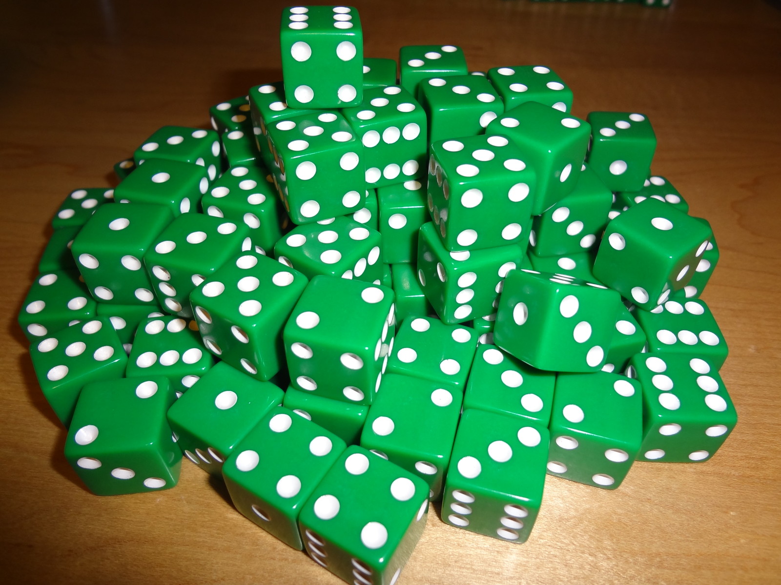 Lot of 100 Green 16mm 16 mm D6 Dice Gaming Casino *Fast Ship* D 6