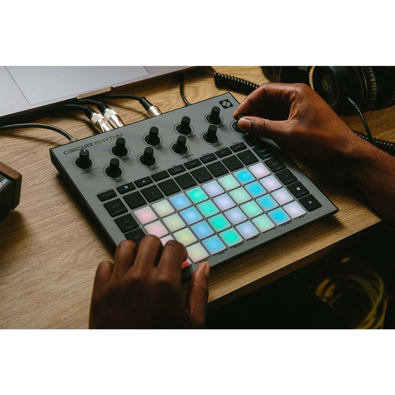 Novation Circuit Rhythm Beatmaking Sampler Groovebox Drum Machine Sequencer