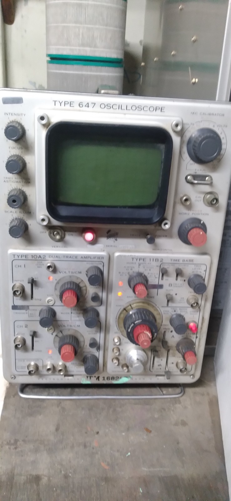 Oscilloscope Type 647A  1960’s (POWERS ON)