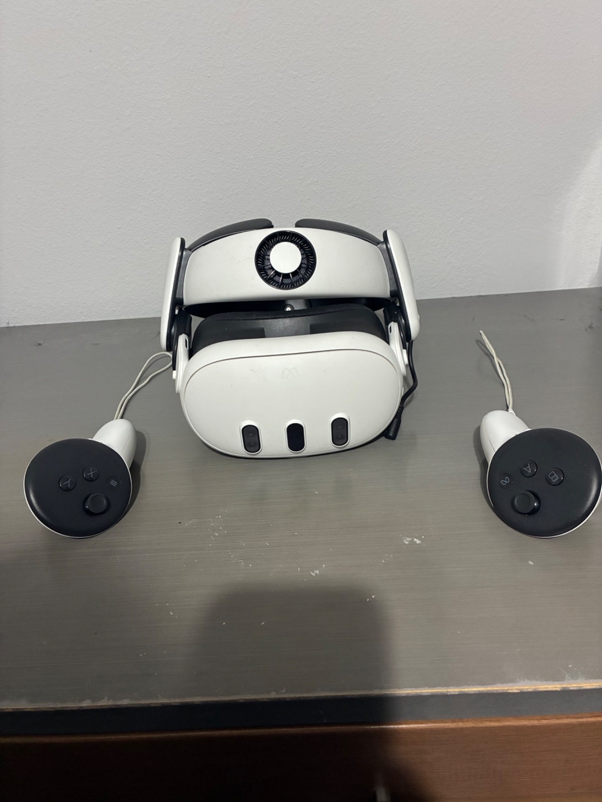 Meta Quest 3 White 512 Gb with controllers & BoboVR S3 pro charger & Fan