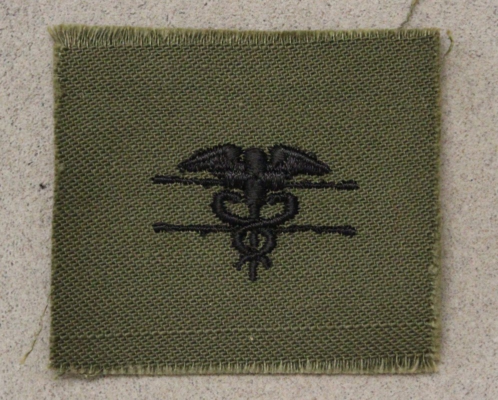 Army Cloth Badge 10498: Expert Medic - subdued
