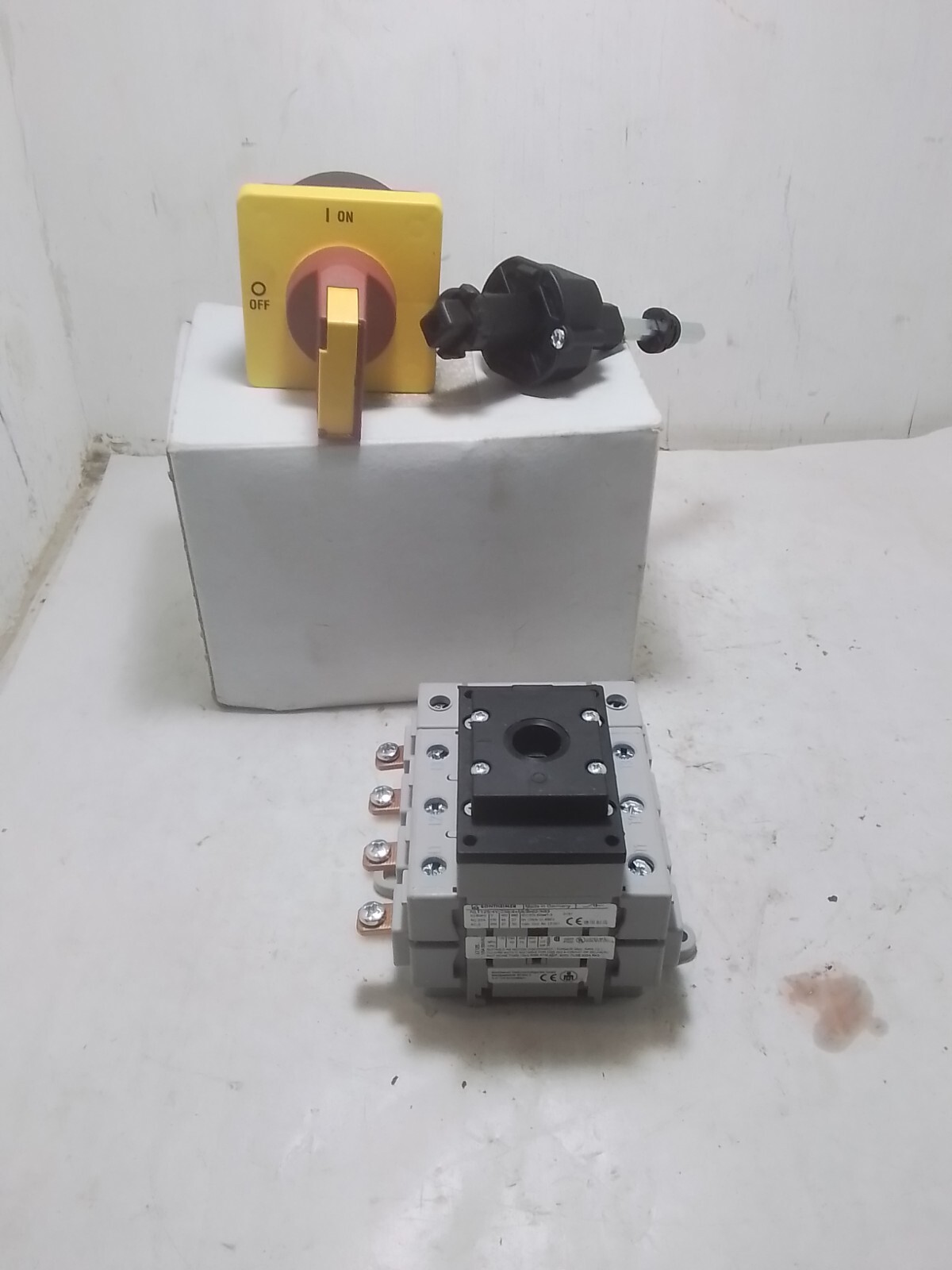 193930 New-No Box; Sontheimer NLT125/4E/Z33-S2/1/4X58 On-Load Switch; 125A(WP34)