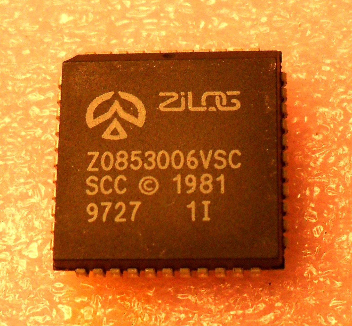 Z0853006VSC Zilog Serial Communications Controller PLCC44