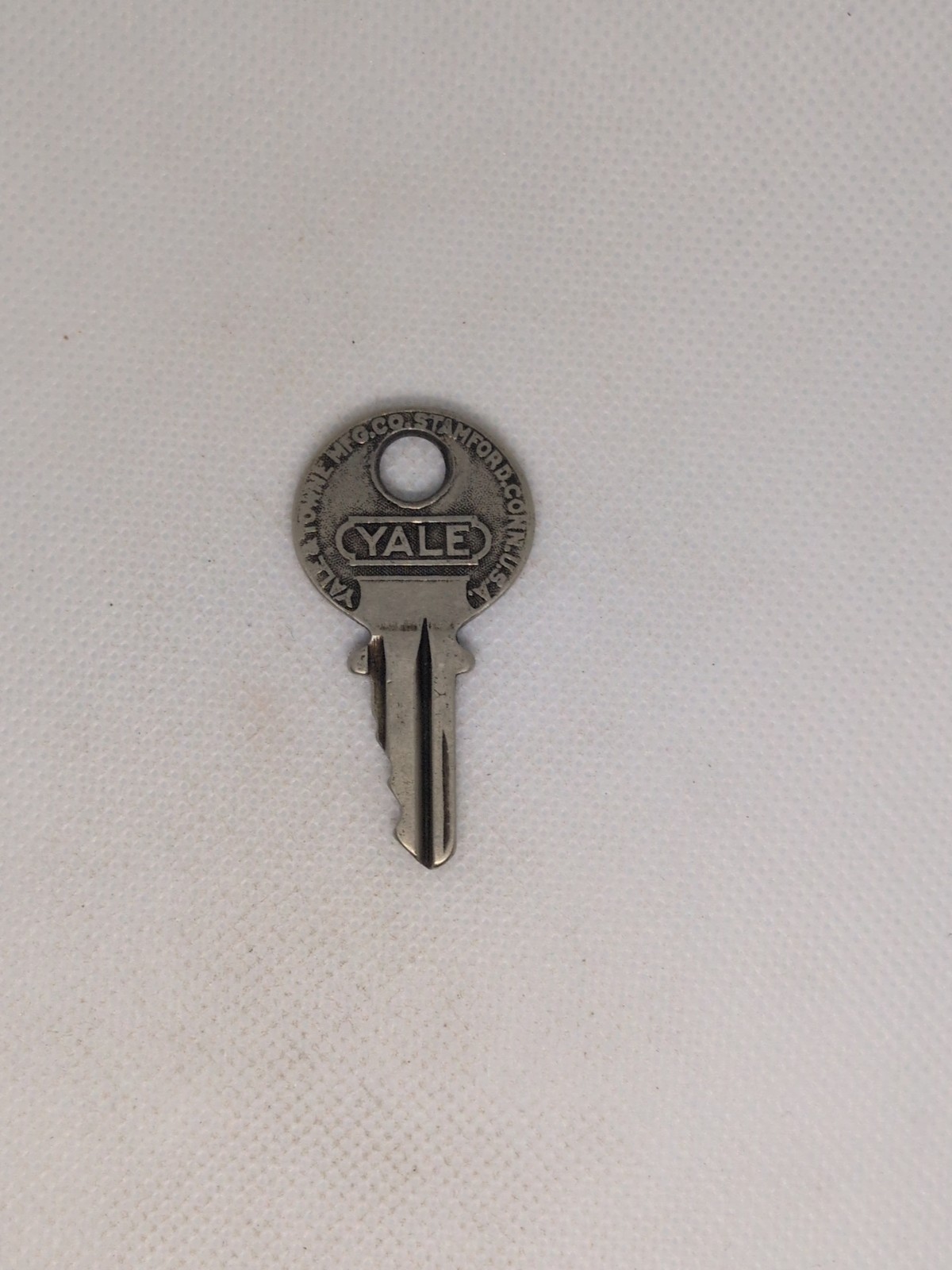 Vintage Yale Key KW99129