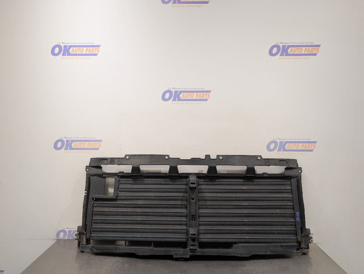 22 CHEVY SILVERADO 2500 UPPER AIR SHUTTER 6.6L DIESEL