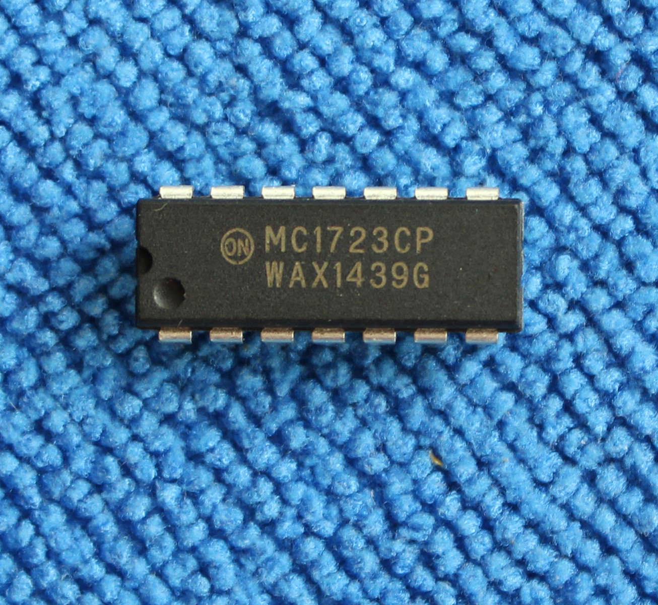 10pcs MC1723CP VOLTAGE REGULATOR DIP14