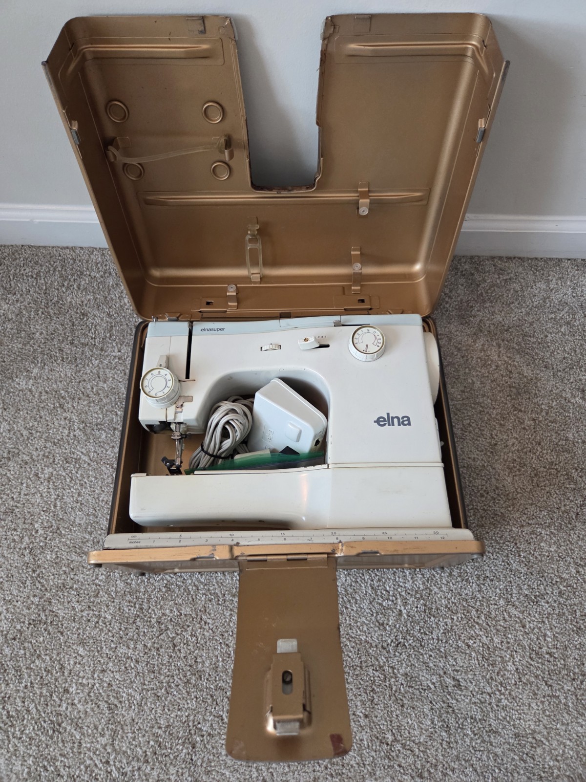 ElnaSuper 62c Tavaro Free Arm Sewing Machine Foot Pedal, Case Tested Works Great