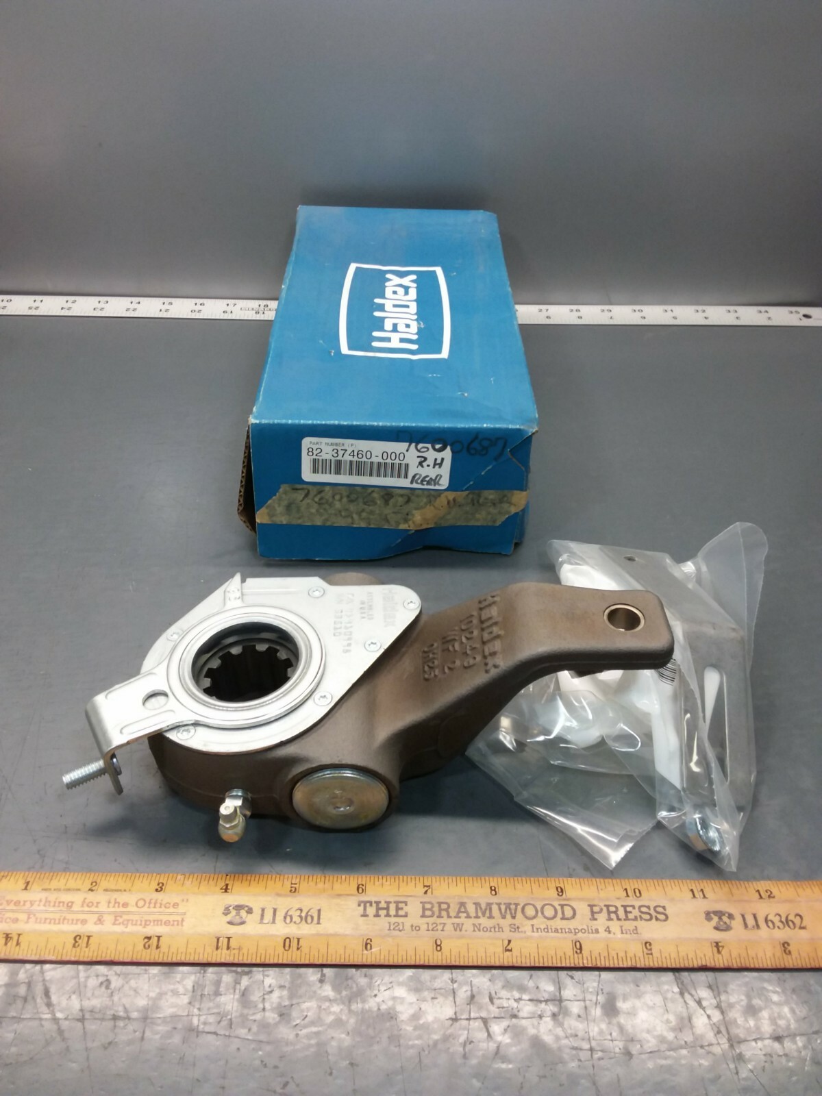 NOS Genuine Haldex/Gillig Transit Brake Slack Adjuster 82-37460-000. RH Rear