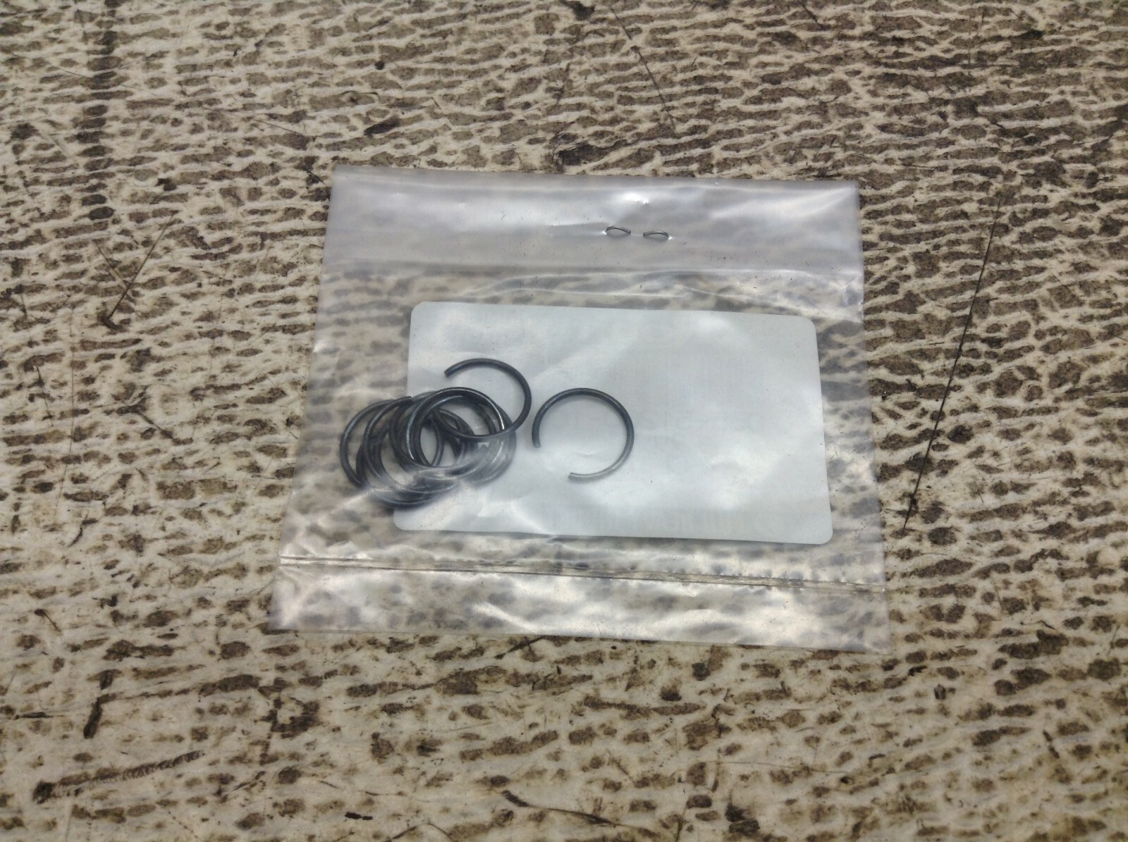 Robin 056-51200-10 Clip 0565120010 Lot of 10 New (TSC)