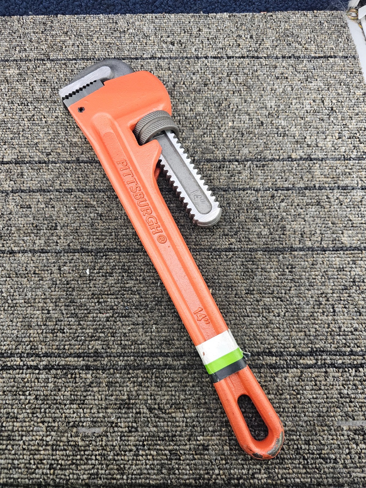 Pittsburgh 36027 252025: 14 in Heavy-Duty Straight Wrench Cast Iron Orange