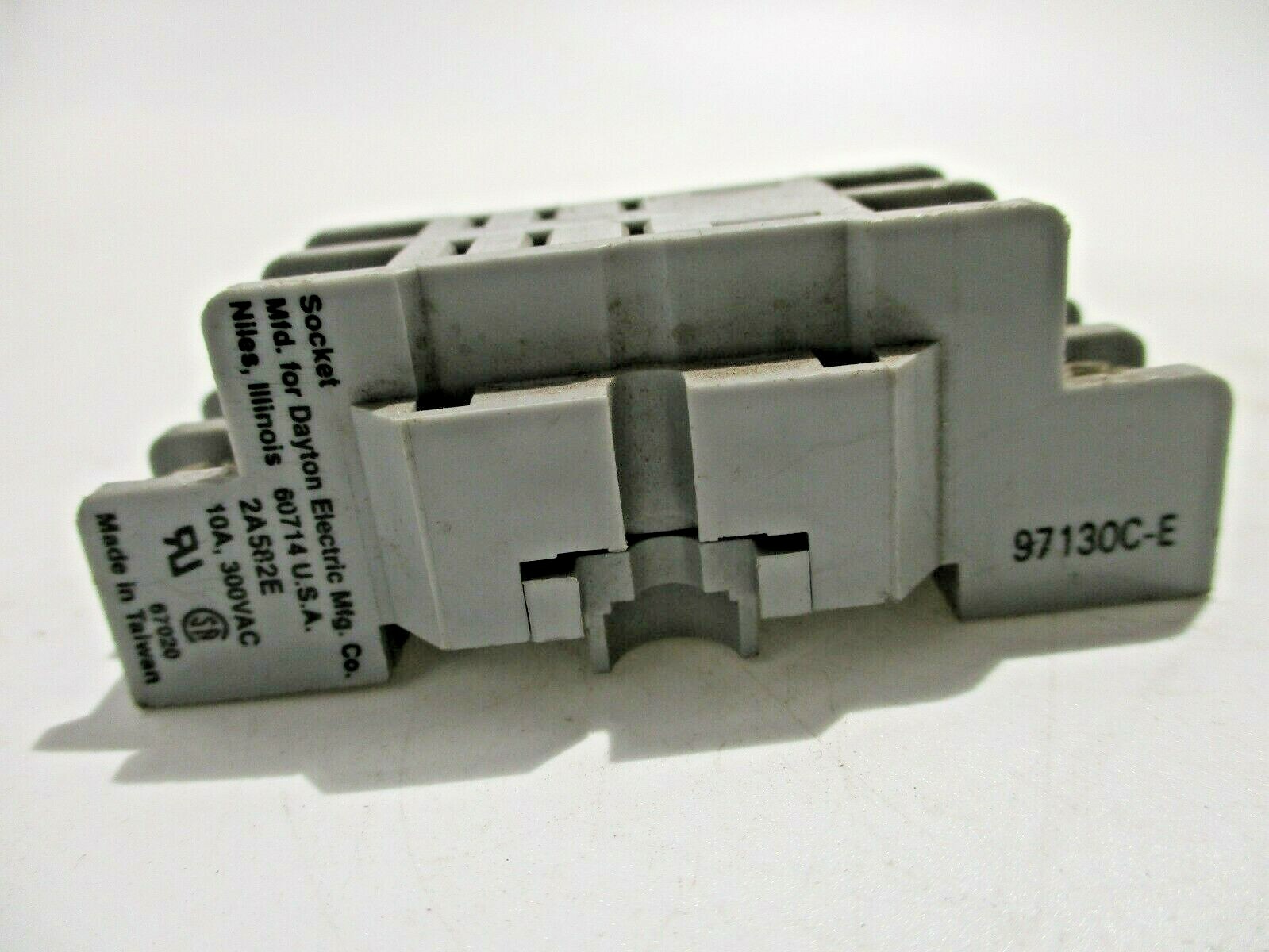 NEW DAYTON 2A582E RELAY BASE SOCKET 8 PIN 10A 300V