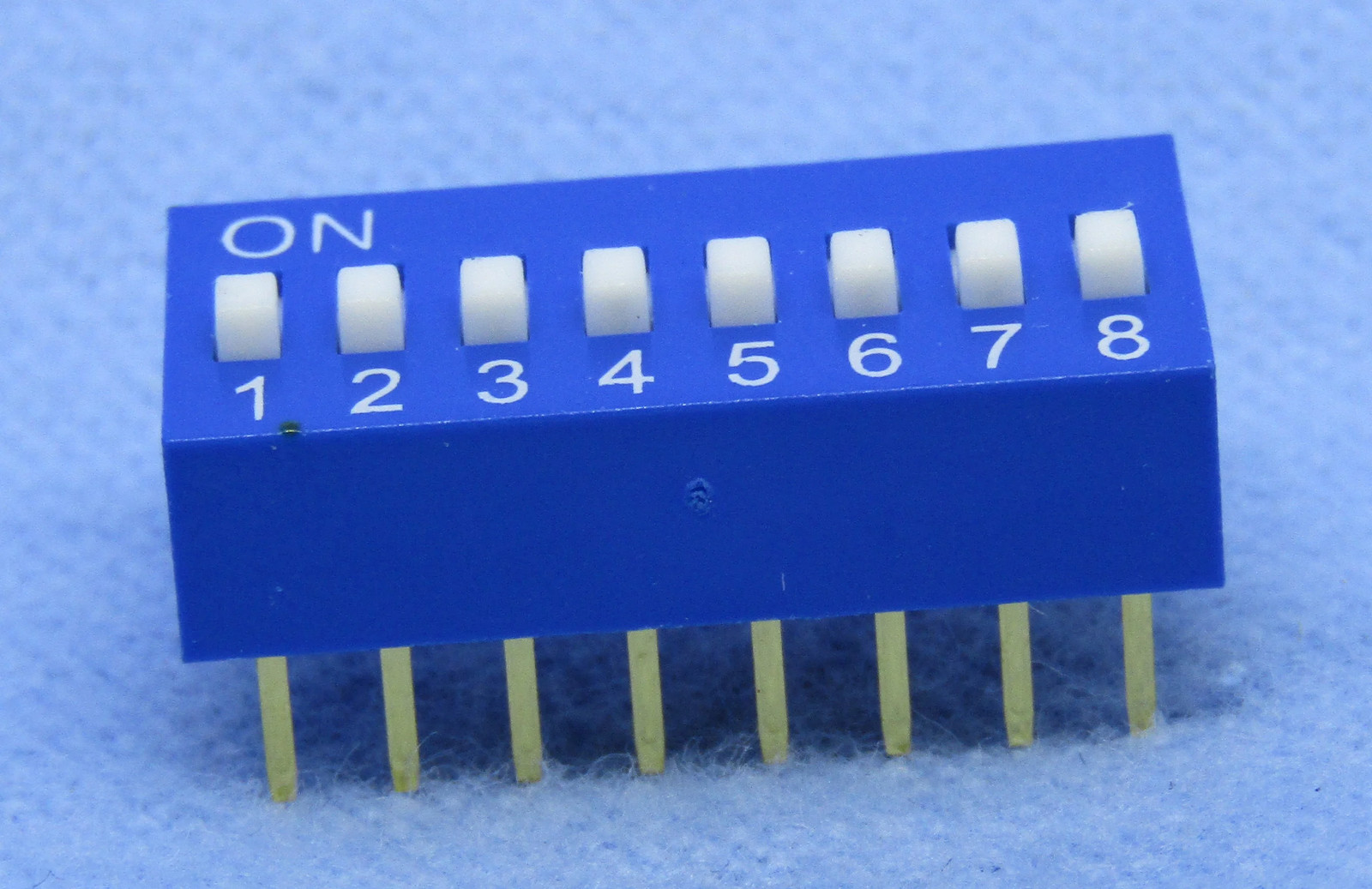 Philmore 30-1008, 8 Position DIP Switch, 2.54mm Spacing ON-OFF 100mA@50V DC