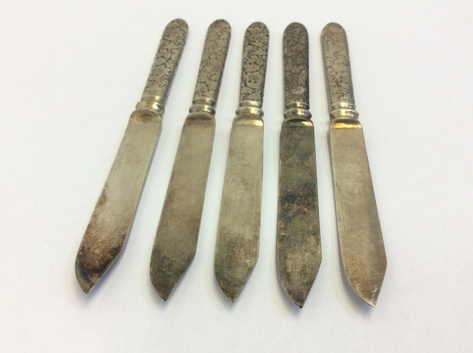 Vintage Set Five 1847 Rogers Bros Warranted Leaf Pattern Handle Cheese Knife