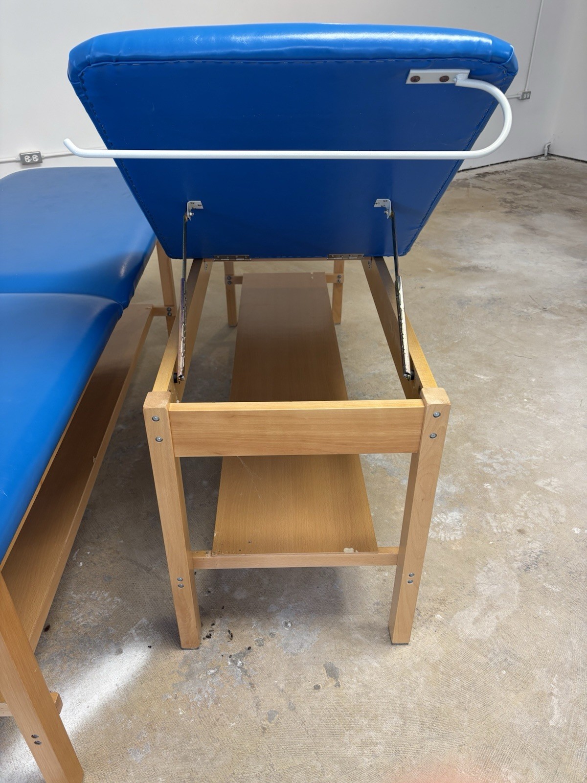 Reclining Treatment/Massage Tables