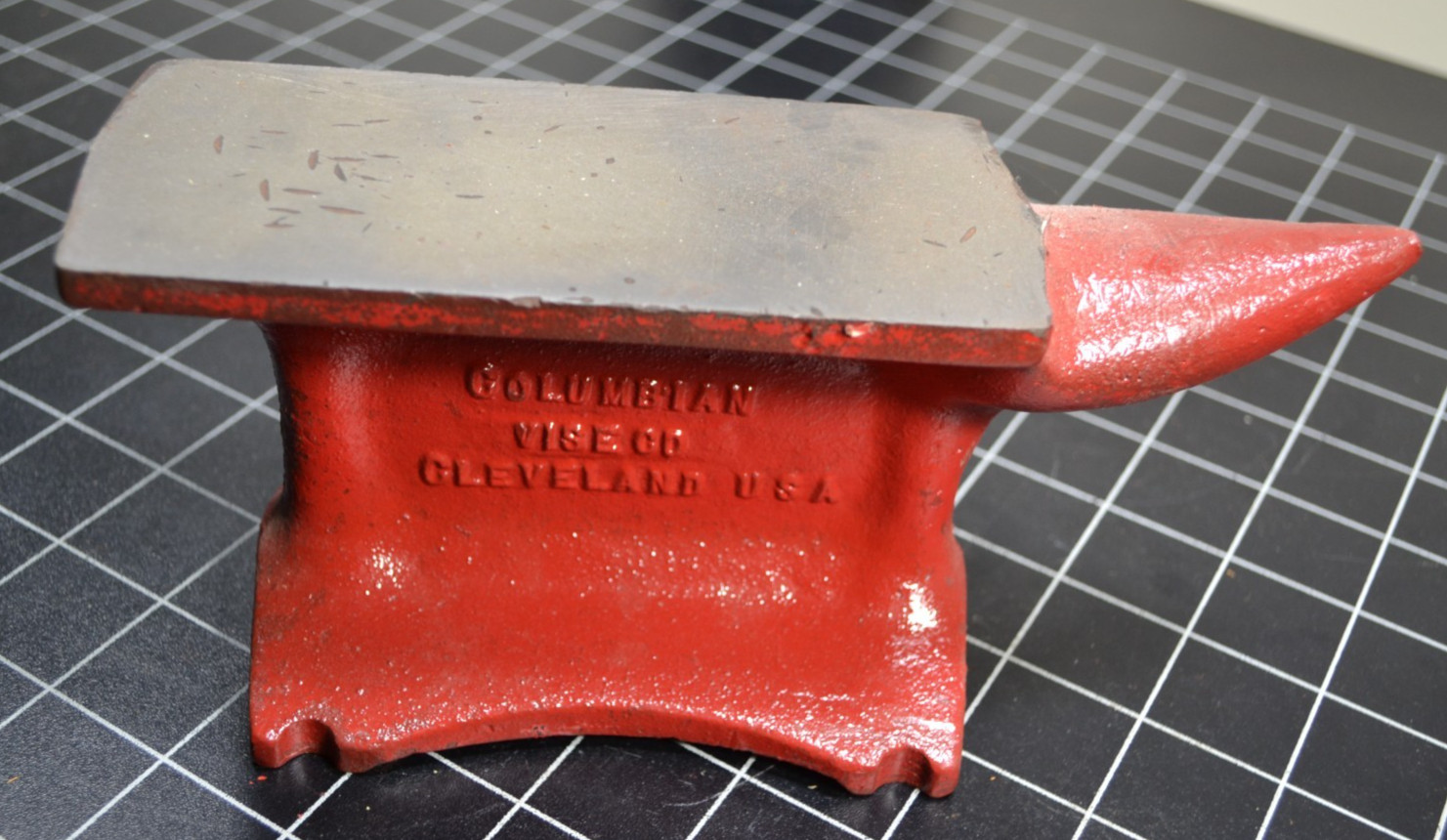 COLUMBIAN VISE COMPANY - CLEVELAND, OH - HOBBY ANVIL - 8 1/4# - CAST CHROME IRON