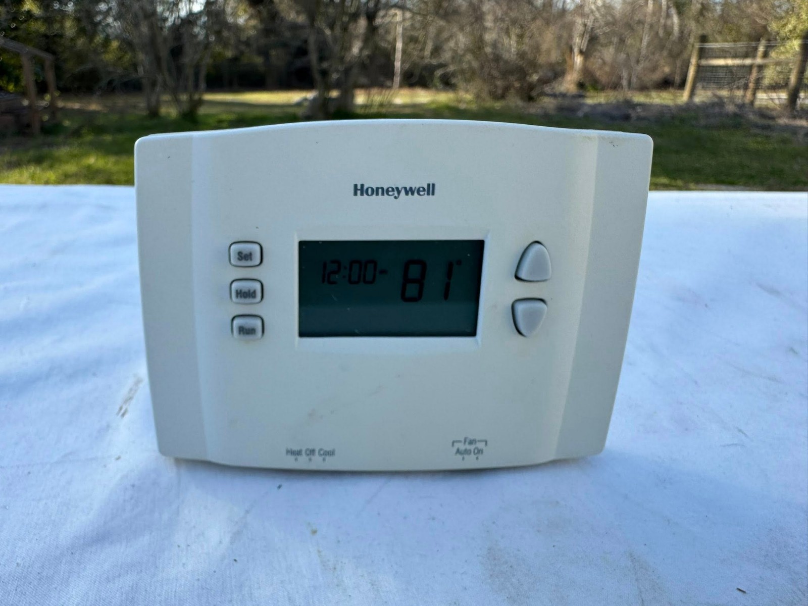 Honeywell RTH221B1021 Programmable Thermostat Digital Home AC Heat Wall Unit