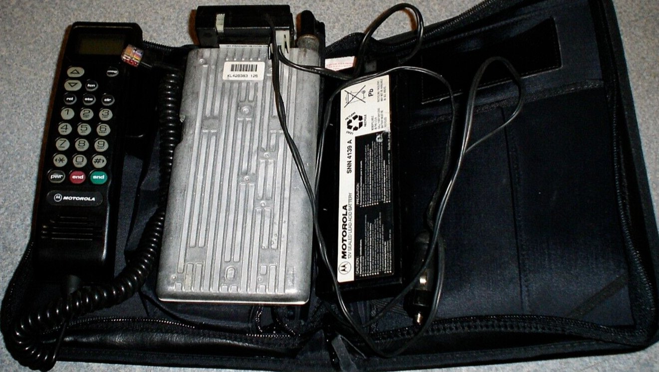 Vintage Motorola Wireless Cellstar SCN2449A Portable Cellular Car Bag Phone