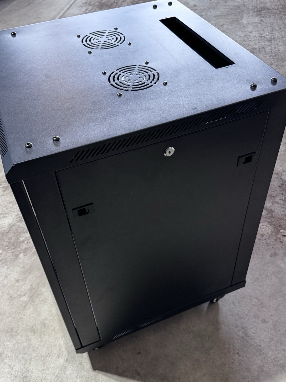 NavePoint 00405913 15U 450mm Depth Networking Cabinet