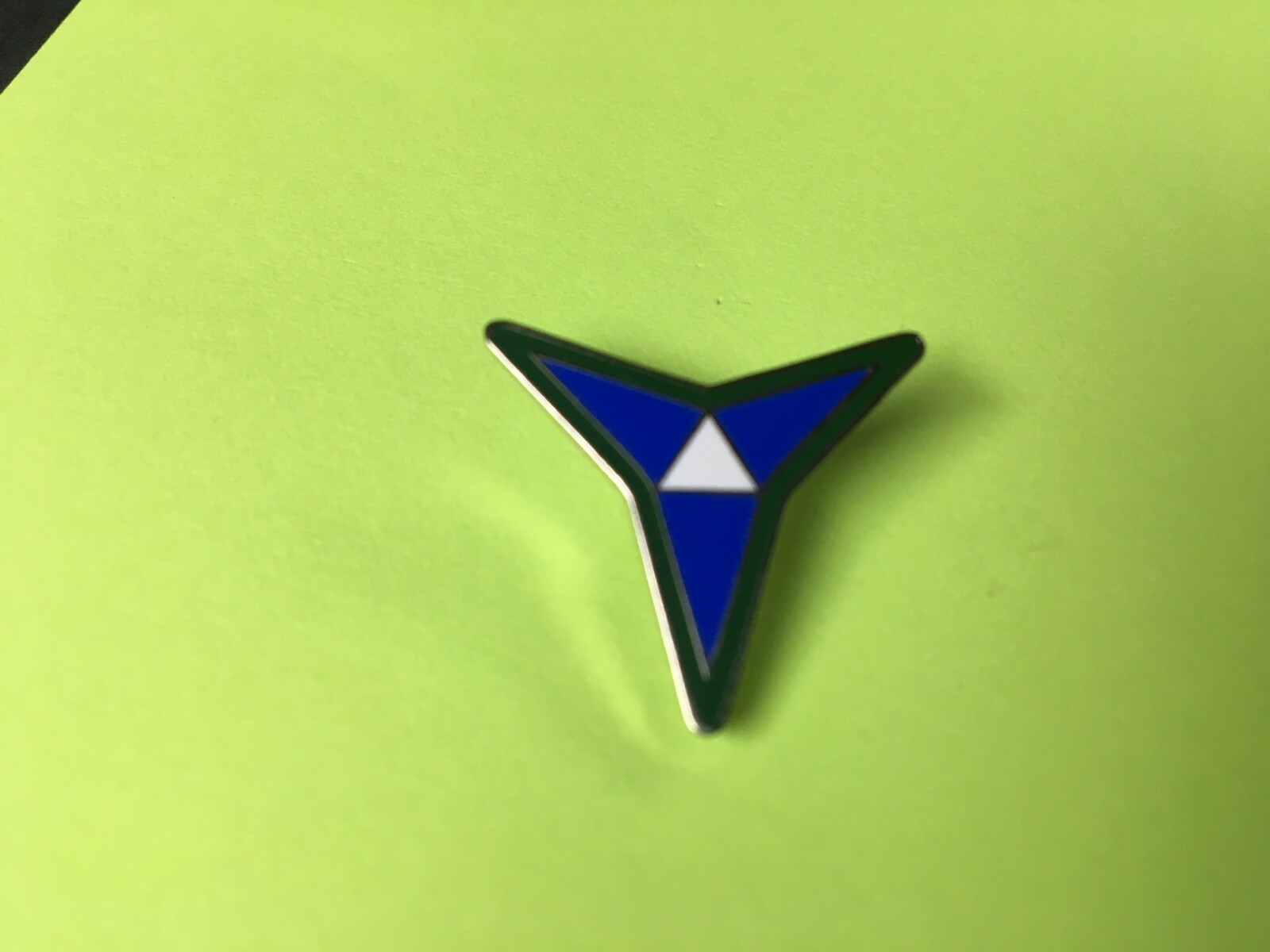 US ARMY 3RD CORPS HAT PIN MEASURES 1 INCH