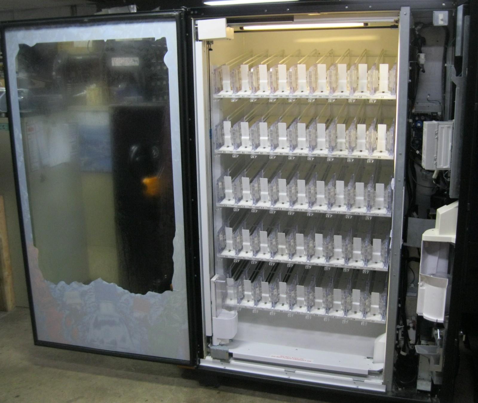 Dixie Narco Glass Front Cold Drink Machine - Model 5800 - Credit Card Compatible