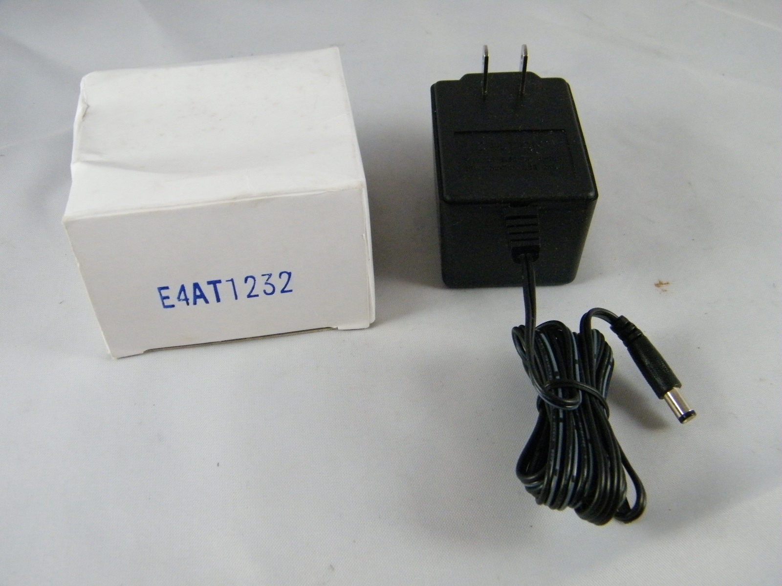 (1) NEW EVER GLOW CLASS 2 TRANSFORMER AC ADAPTOR 12 VAC OUTPUT MODEL # ACU120080