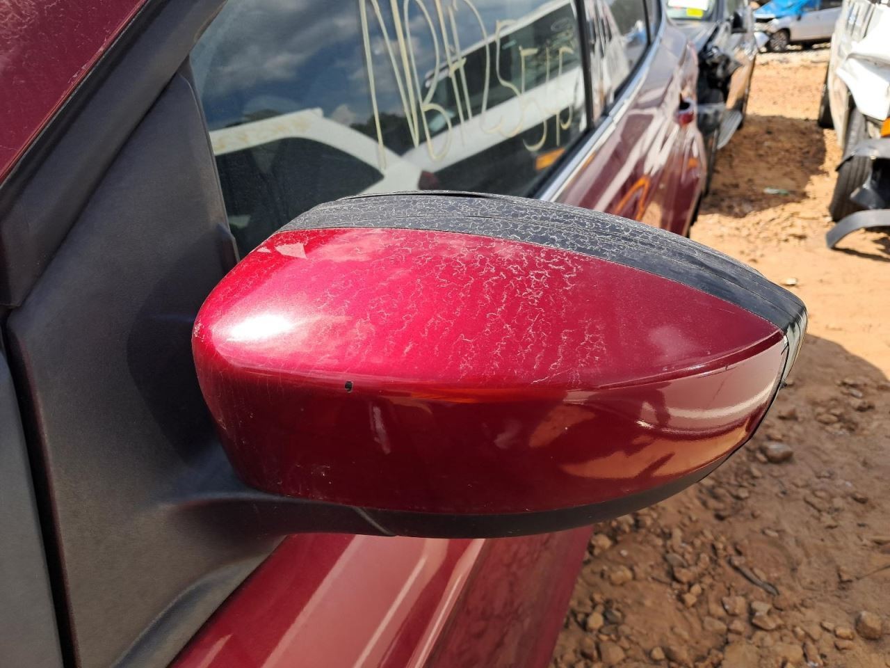 ESCAPE 2013 Glove Box 4778938