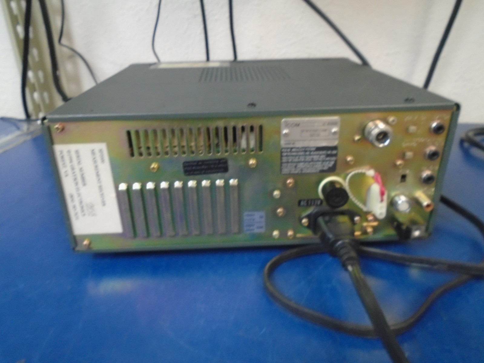 ICOM IC-R7000 Communications Receiver