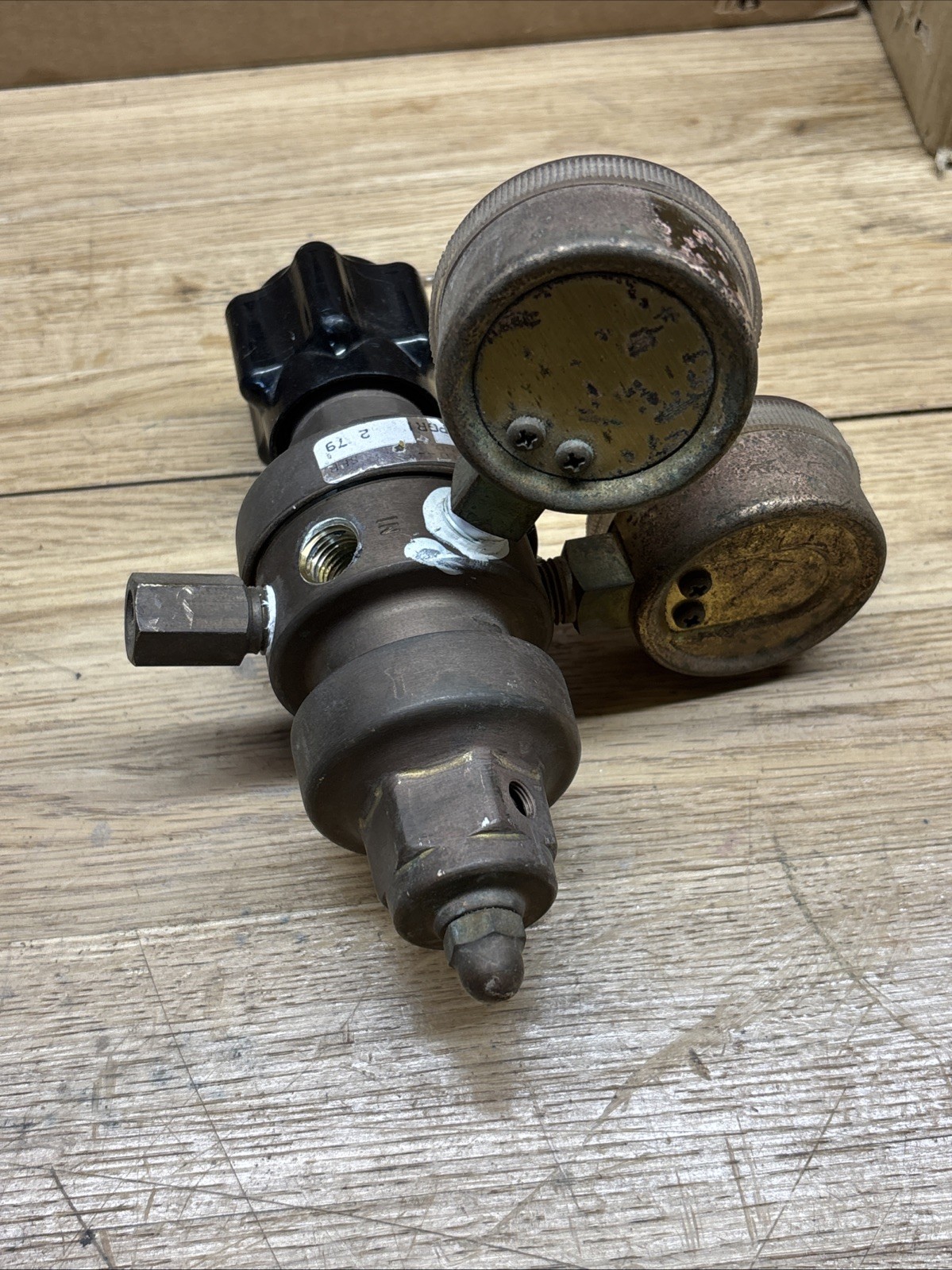 Veriflo Single-Stage Gas Regulator Two Gauge Used