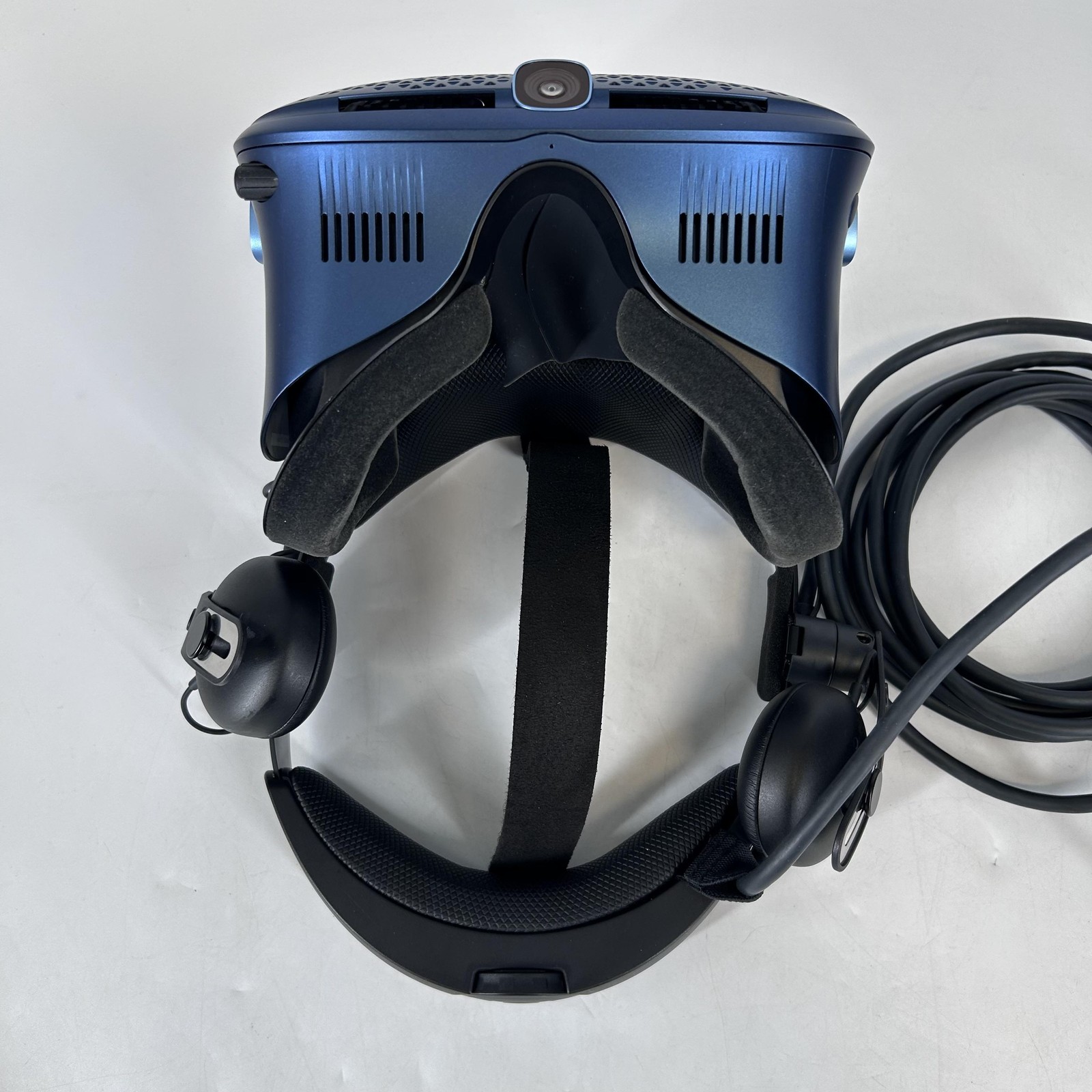 HTC Vive Cosmos VR Headset w/ Controllers/Link Box/USB Cable - Very Good