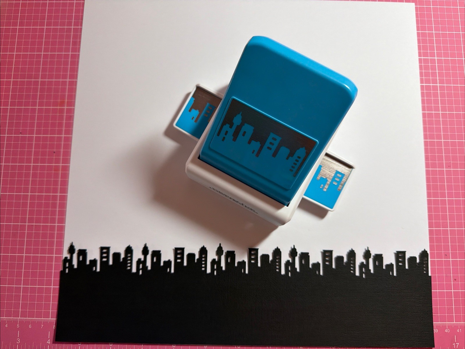 Creative Memories CITYSCAPE Decorative Border Punch - MINT No Box!