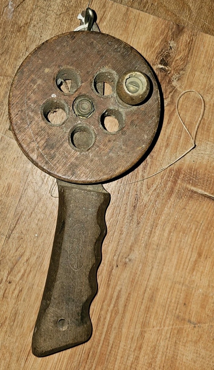 Collectible VINTAGE ICE FISHING WOOD REEL " DROP LINER" BRAND