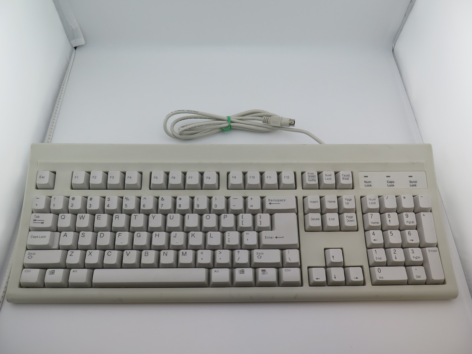 Vintage PS/2 Keyboard SK-710W GYUR29SK Very Clean, TESTED & WORKING