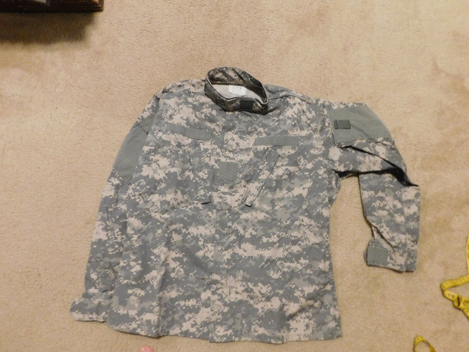 US MILITARY ARMY  ACU TOP COAT SIZE MEDIUM-REGULAR