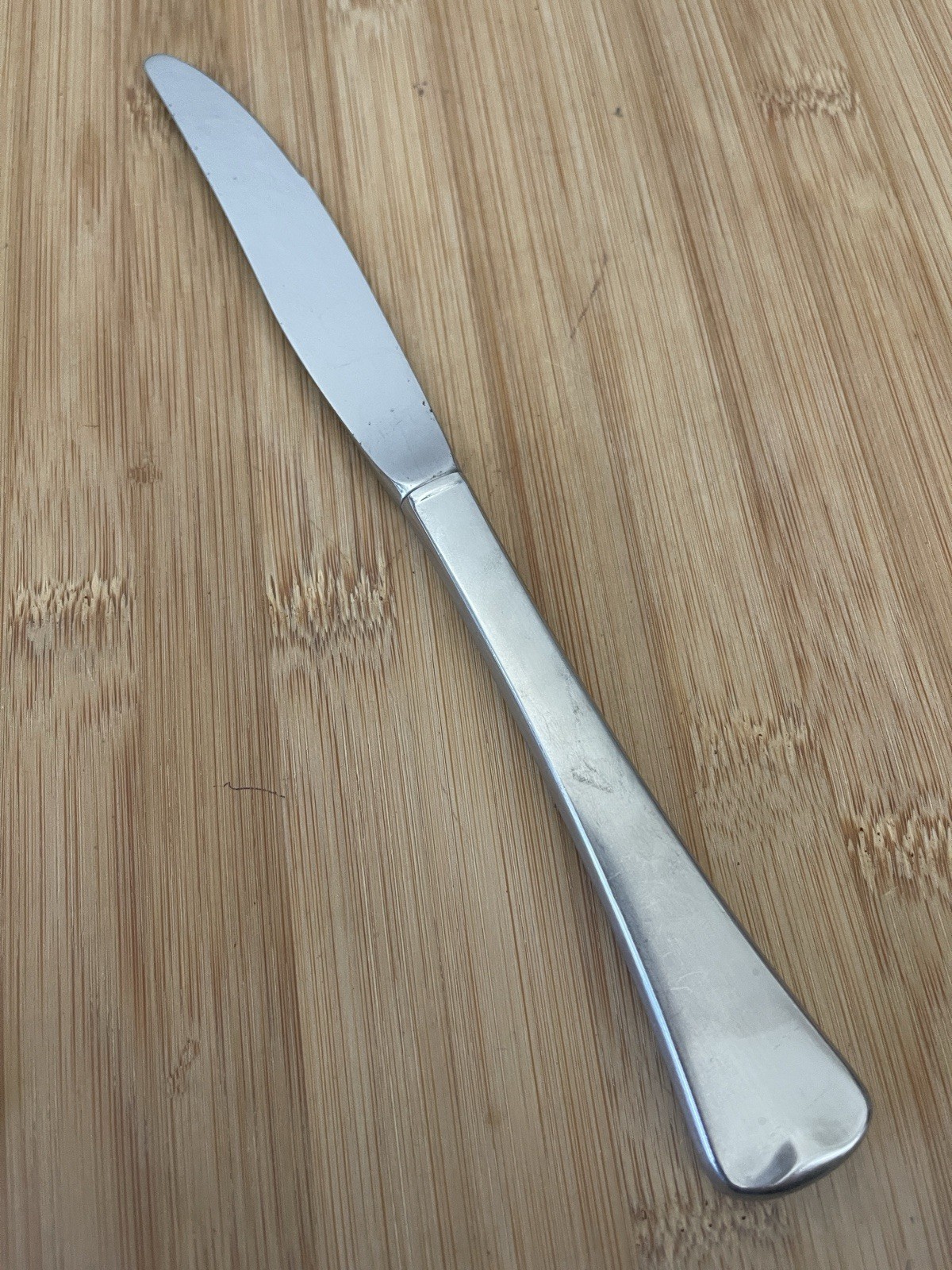 WYNDHAM Oneida 1881 Rogers Glossy Stainless MODERN HOLLOW DINNER KNIFE 9"