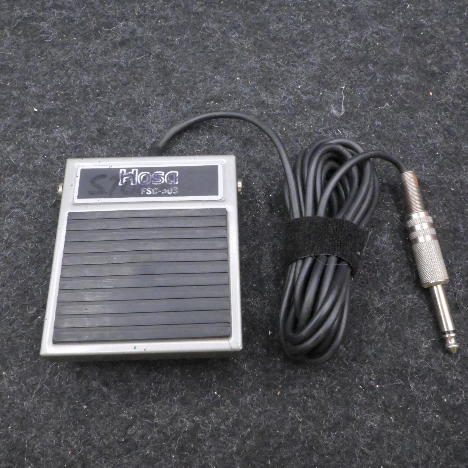 Hosa FSC-503 Momentary Footswitch Push to Break for Keyboards Drums Drum Machine