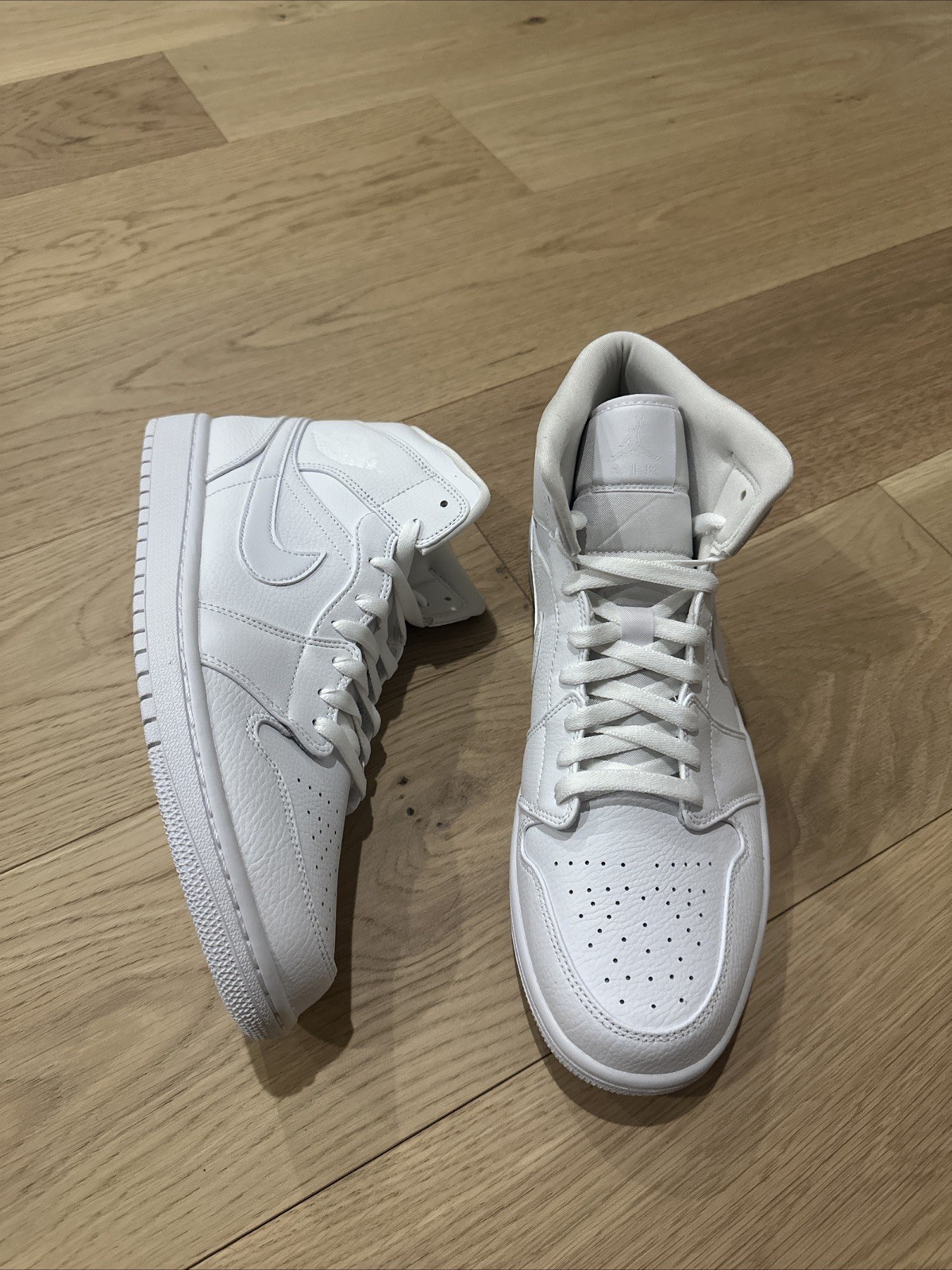 Size 10.5 - Air Jordan 1 2019 Mid Triple White 554724-129