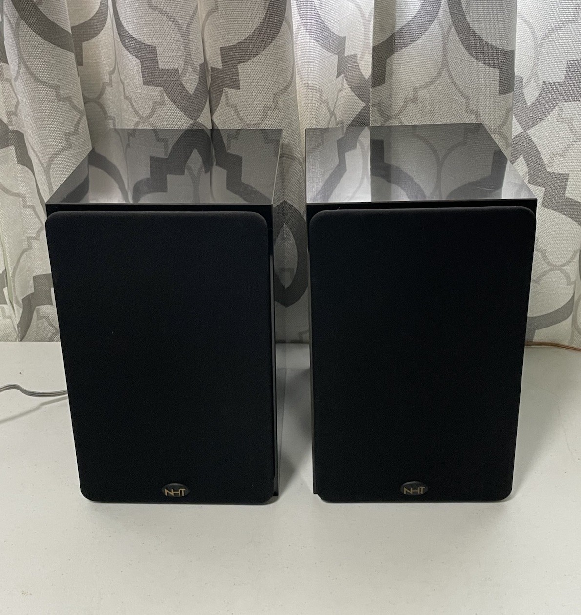 SEE⭐️VIDEO NHT SuperOne speakers in piano gloss black c.1997—57Hz-25kHz, 150 WPC