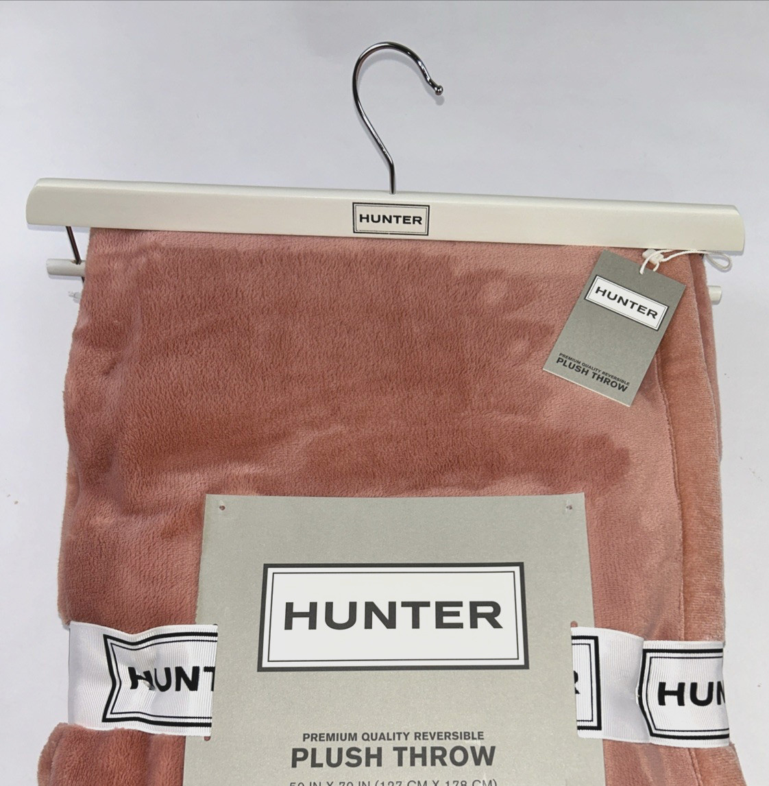 NEW HUNTER COCO Premium Quality Plush Throw Reversible Blush Blanket Logo Patch