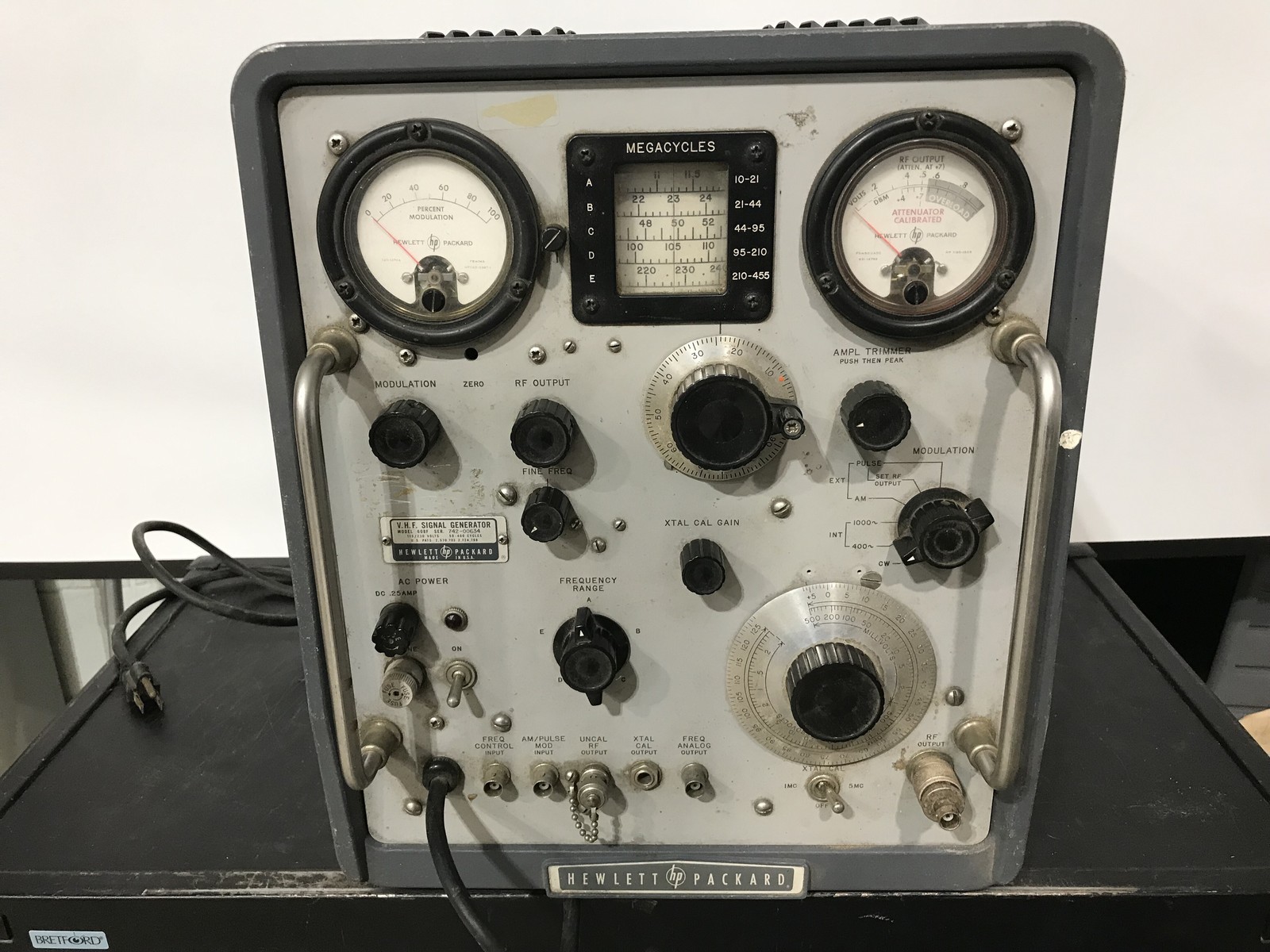 Vintage Hewlett Packard 608F VHF Signal Generator, 115/230 Volts 50-400 Cycles