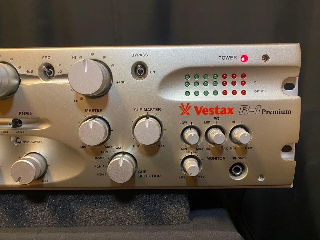 Vestax R-1 DJ Mixer