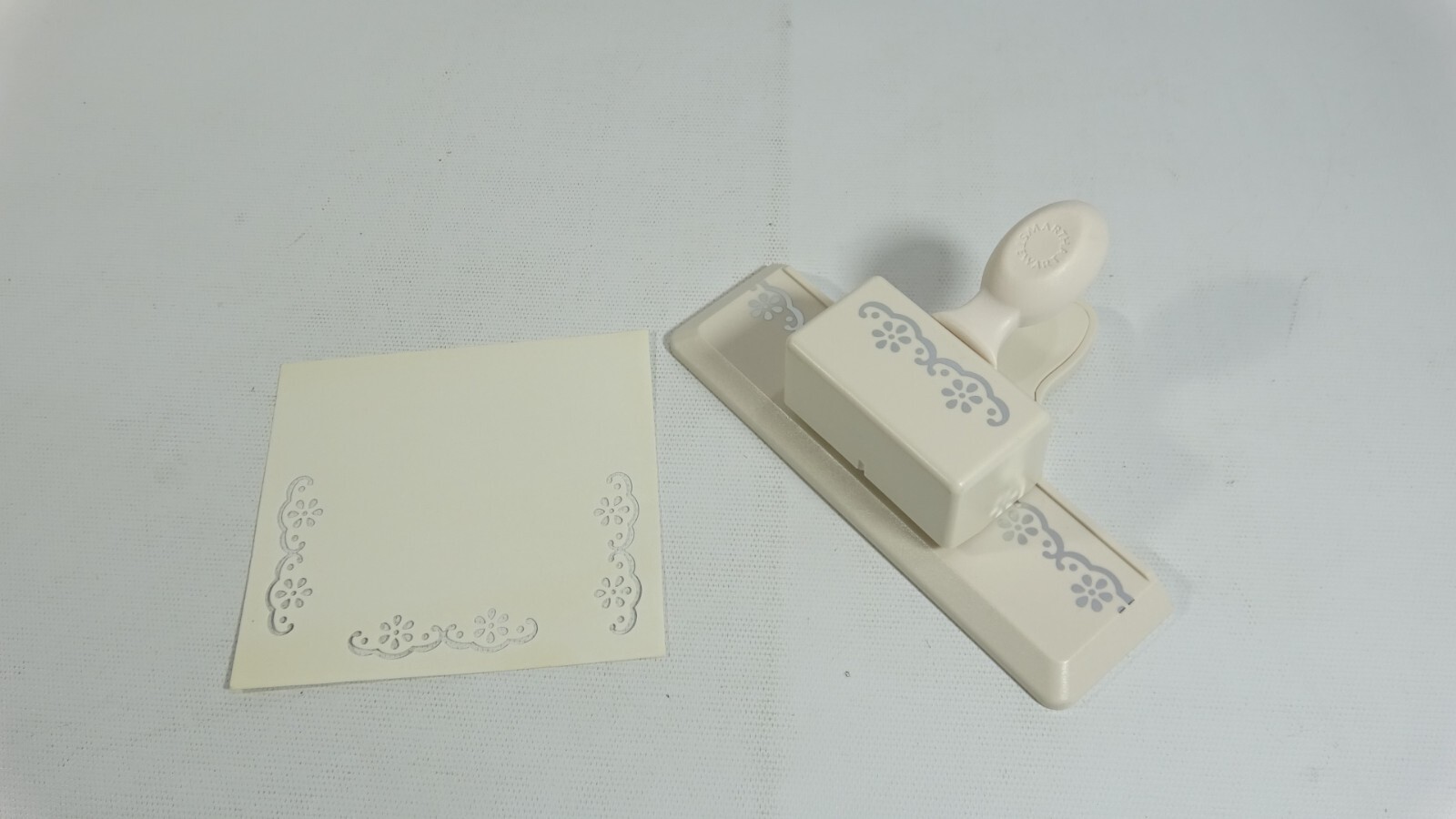 Martha Stewart Scalloped Flower Double Edge Punch